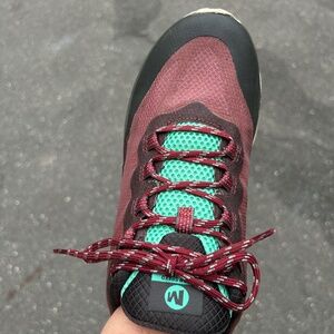Merrill women’s hiking shoe w9 wide Wine teal